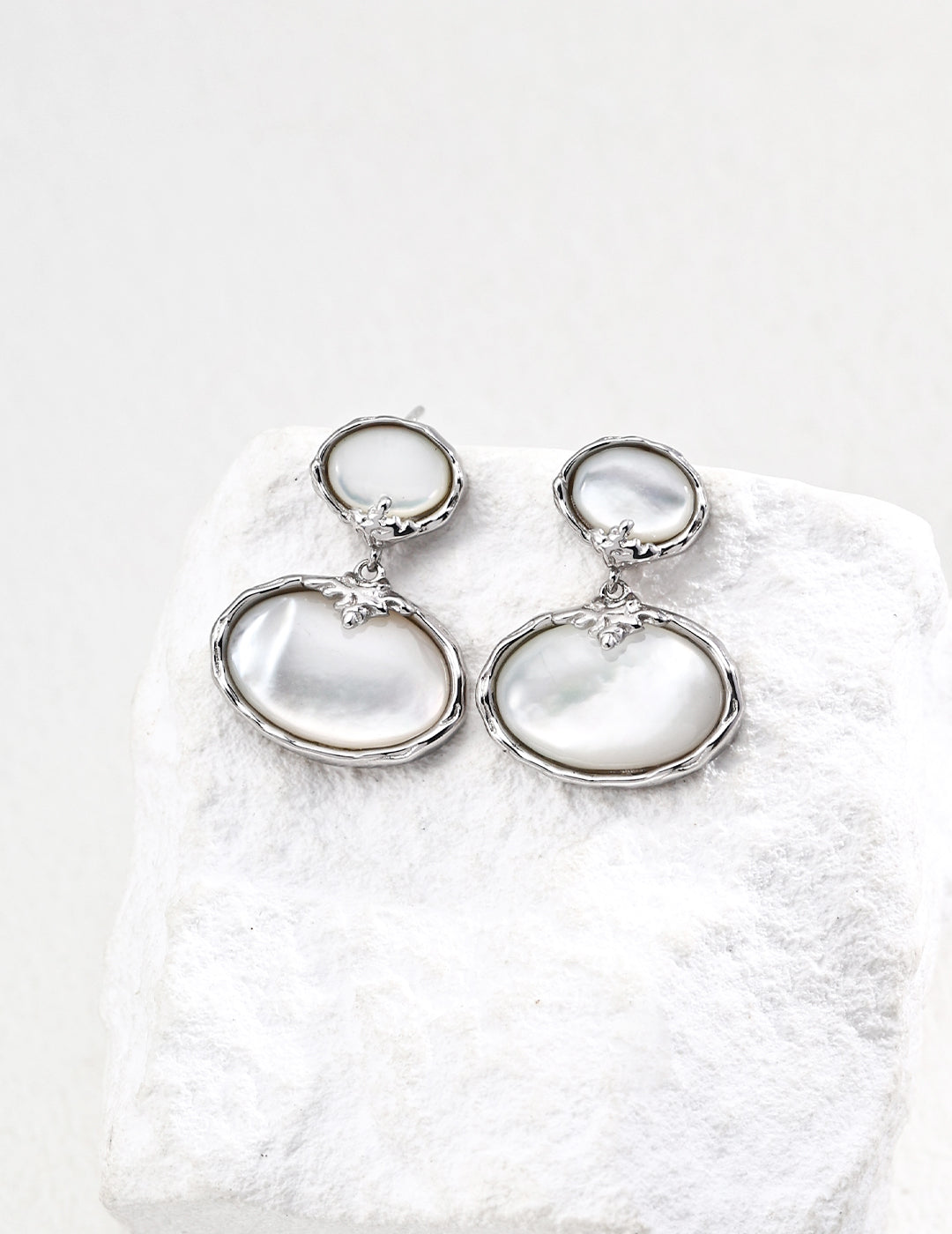Vintage Mother of Pearl Earrings E01317